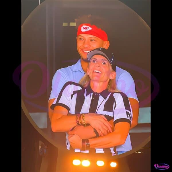 Funny Patrick Mahomes Sarah Thomas Nfl Hug Meme PNG